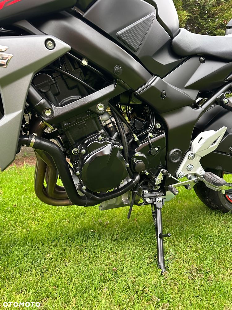 Suzuki GSR - 9