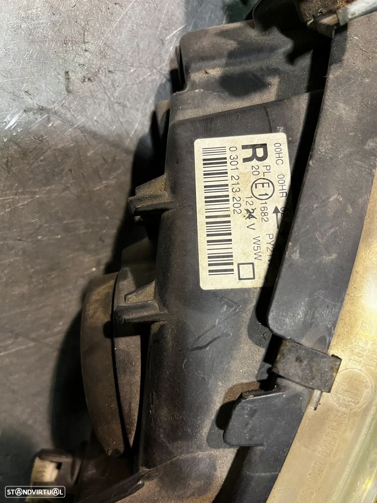 Ótica / Farol Peugeot 407 - Direito 0301213202 - 2