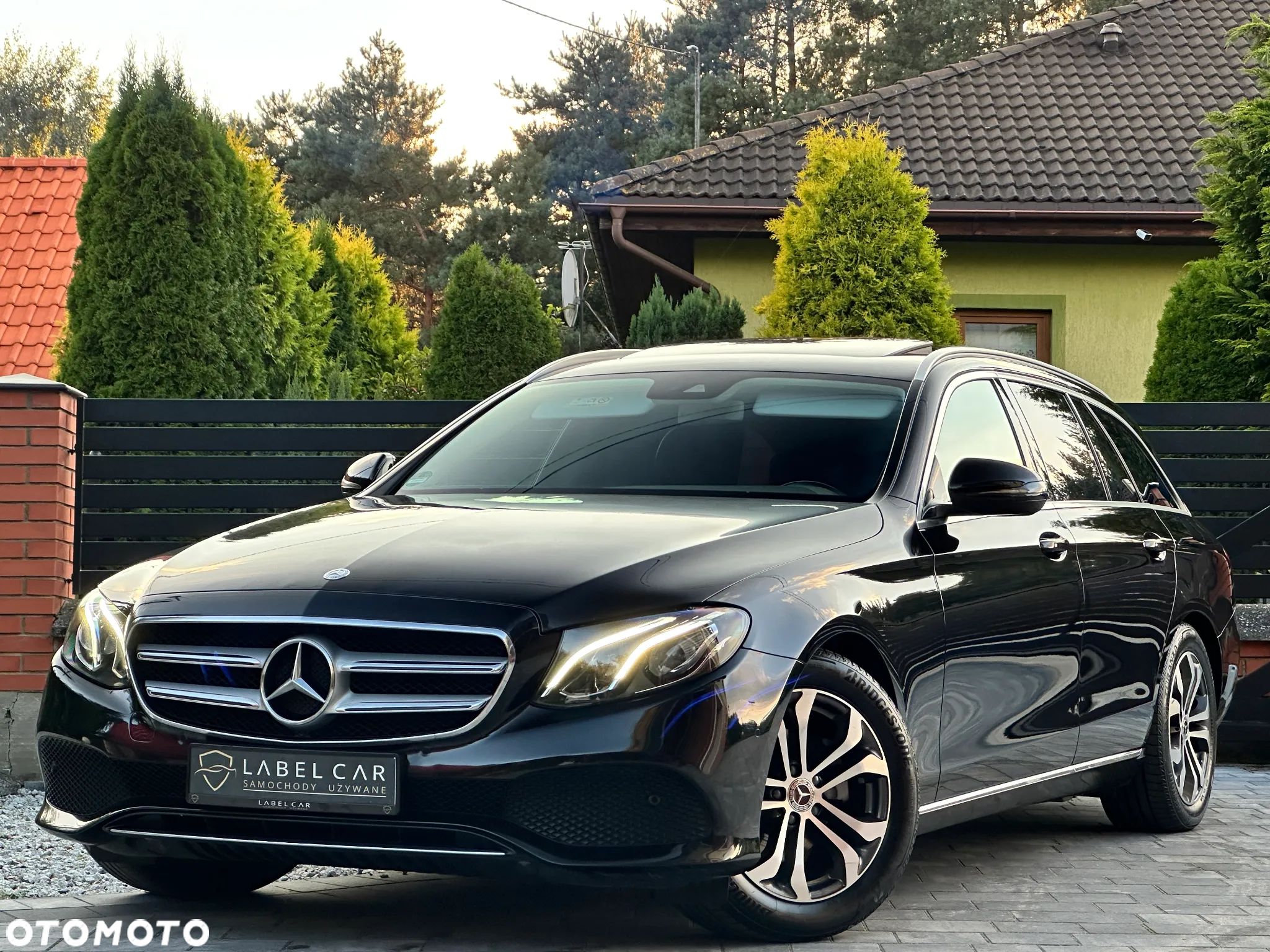 Mercedes-Benz Klasa E 220 d T 9G-TRONIC Avantgarde - 1