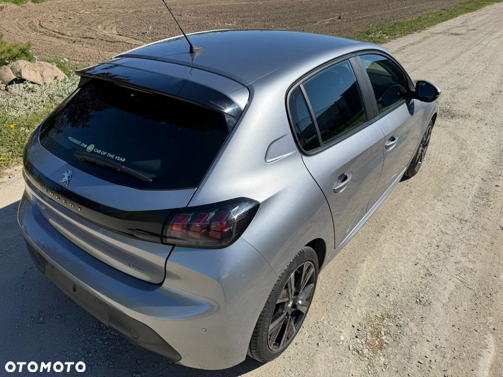 Peugeot 208 - 17