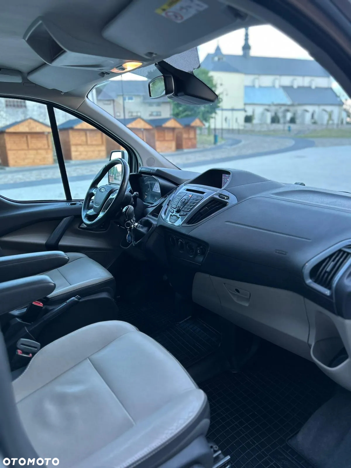 Ford Tourneo Custom - 27