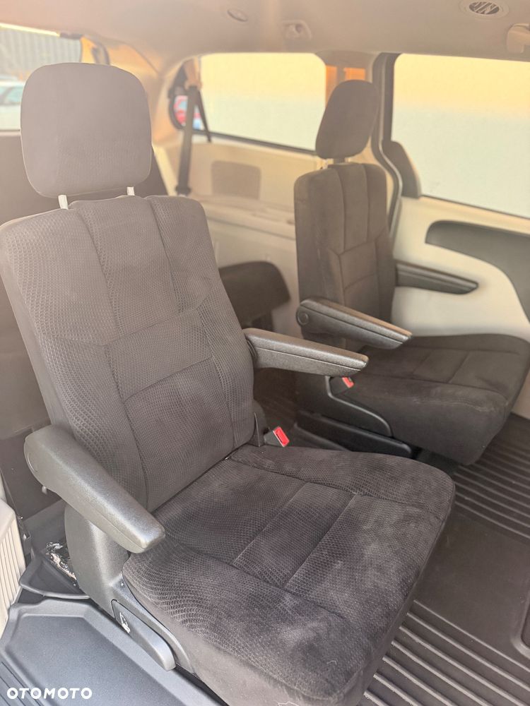 Dodge Grand Caravan - 24