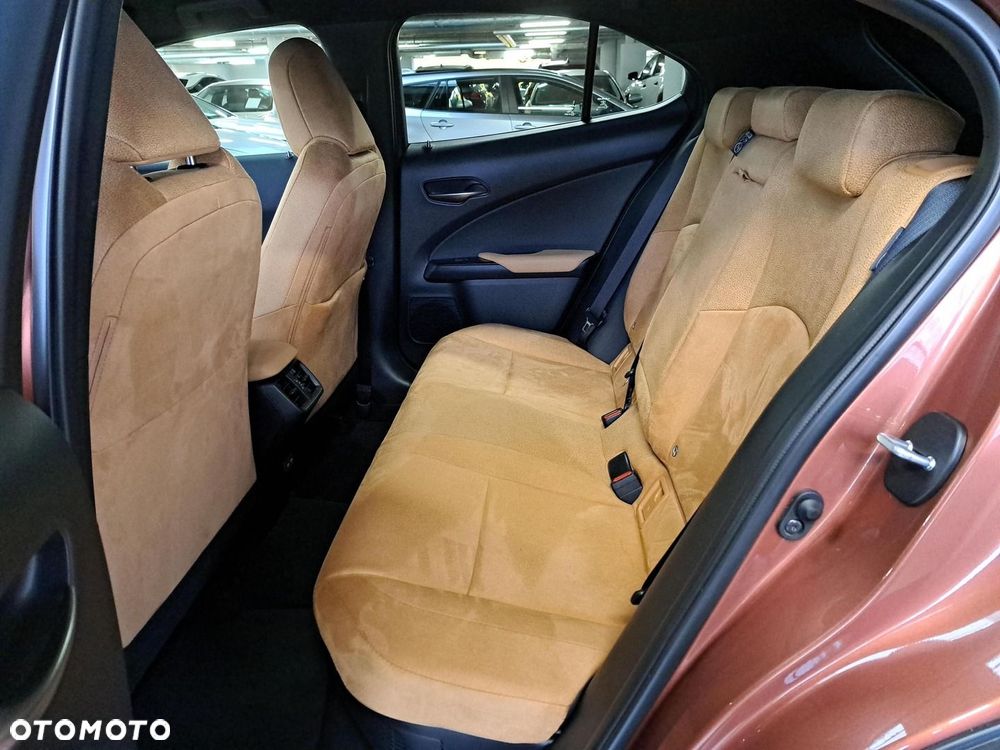 Lexus UX 300h Business - 11