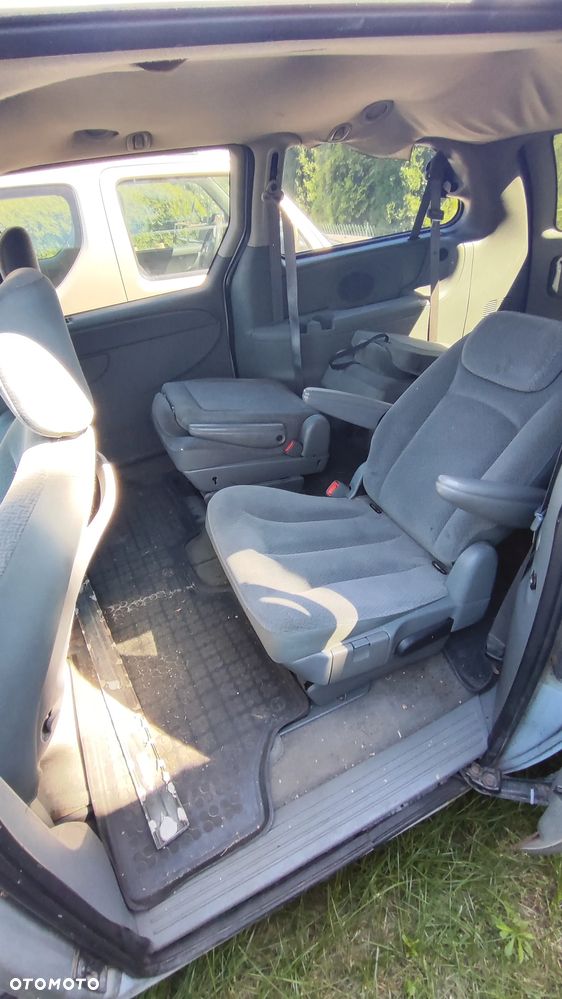 Chrysler Town & Country - 9