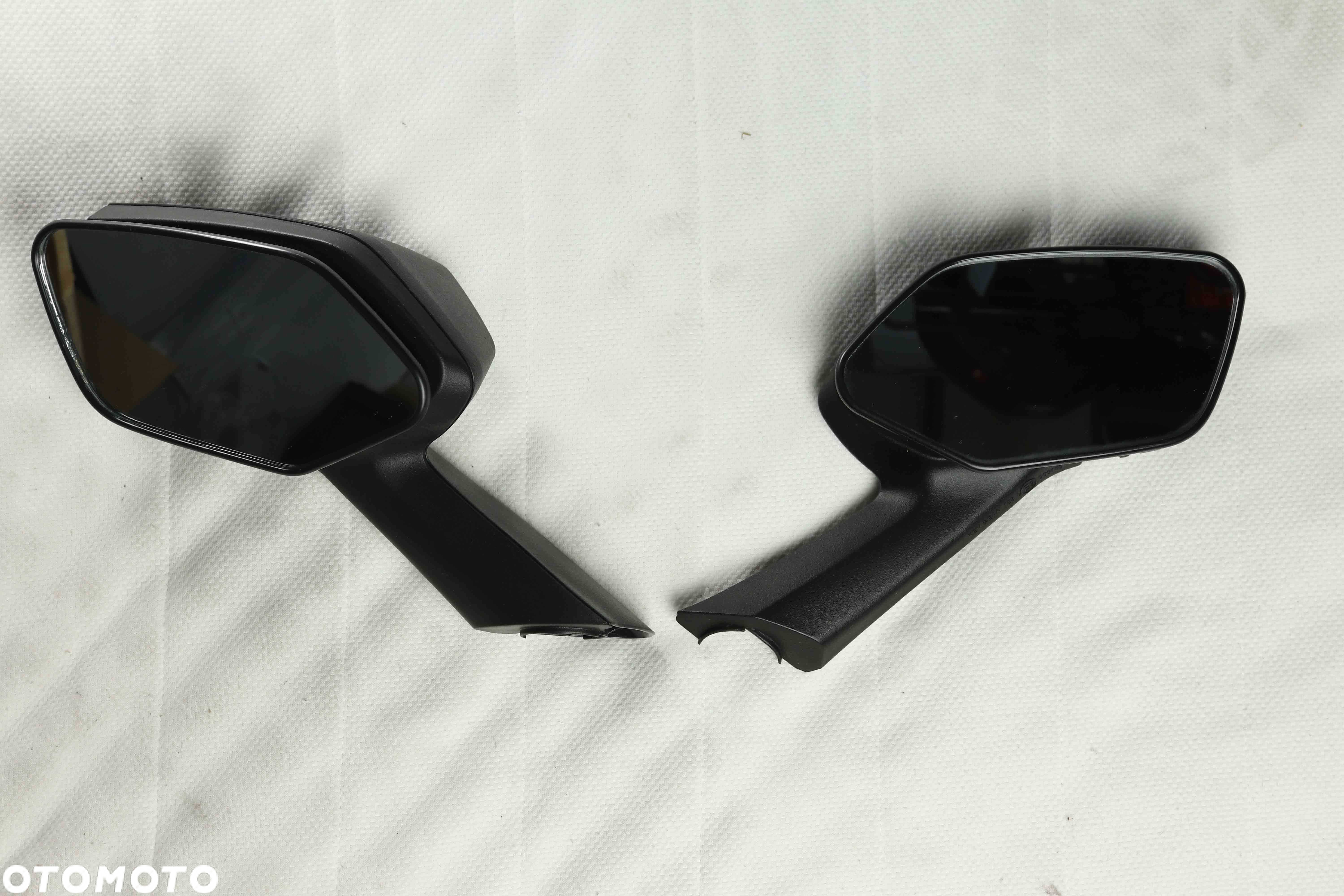 Lusterka (Prawe Bez Tylnego Dekla) Honda Forza 125/300 18' - 21' - 2