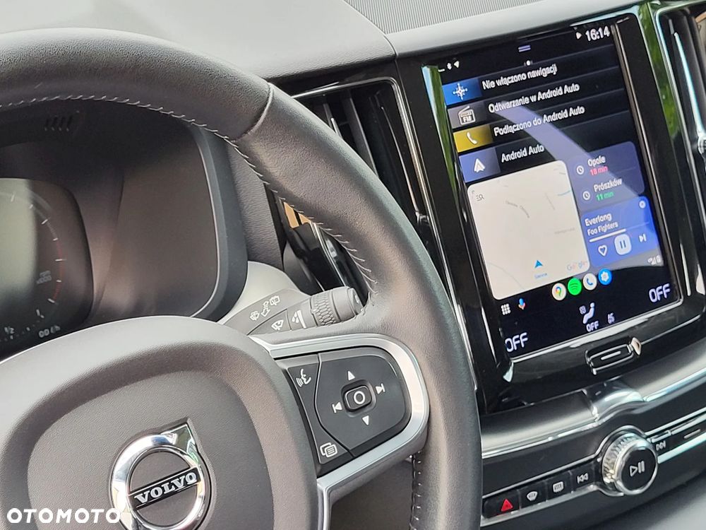 Volvo XC 60 B4 B Momentum - 10