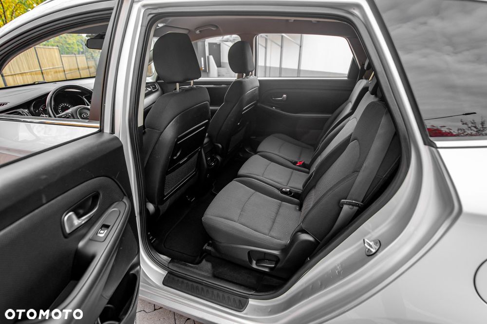 Kia Carens - 24