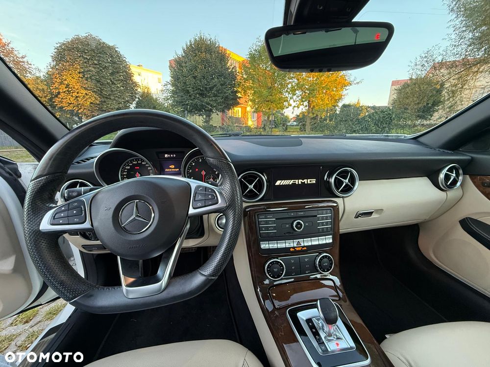 Mercedes-Benz SLC - 18