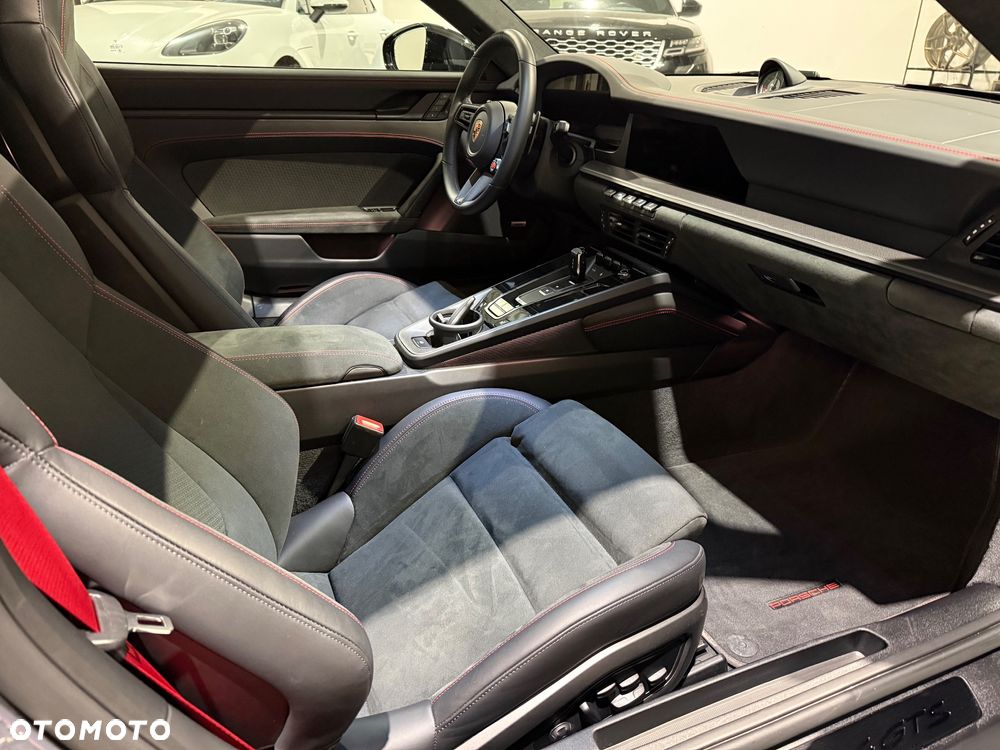 Porsche 911 Carrera T-Hybrid 4 GTS - 16