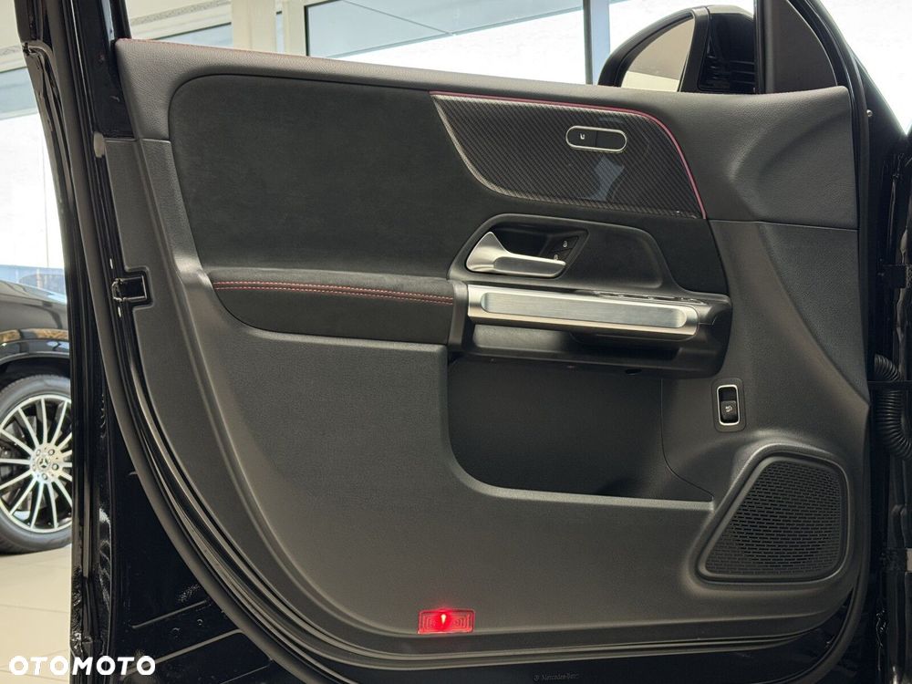 Mercedes-Benz GLB 200 AMG Line 7G-DCT - 12