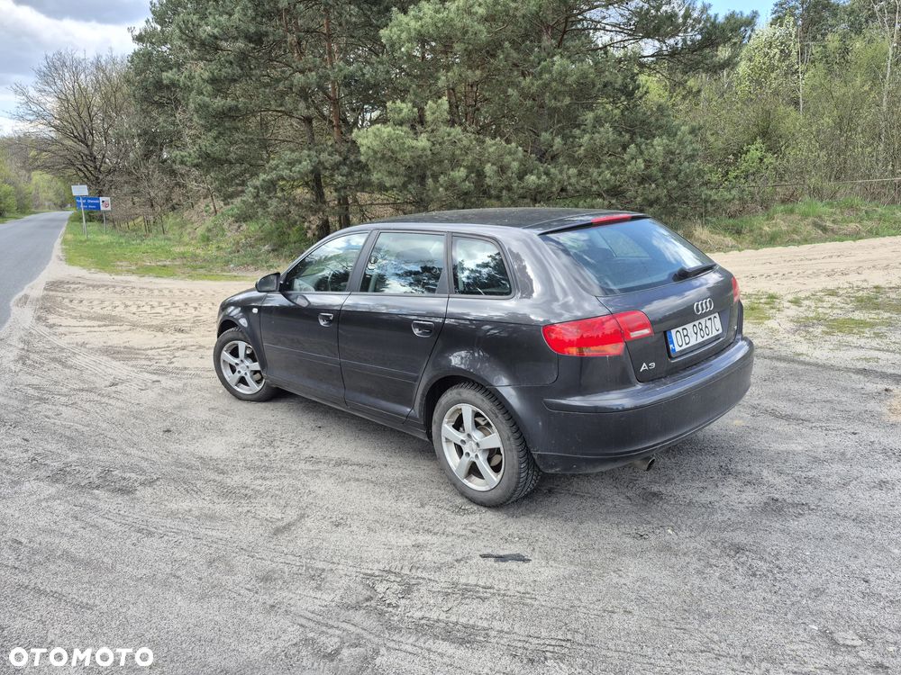Audi A3 Sportback 1.6 FSI Ambiente - 2