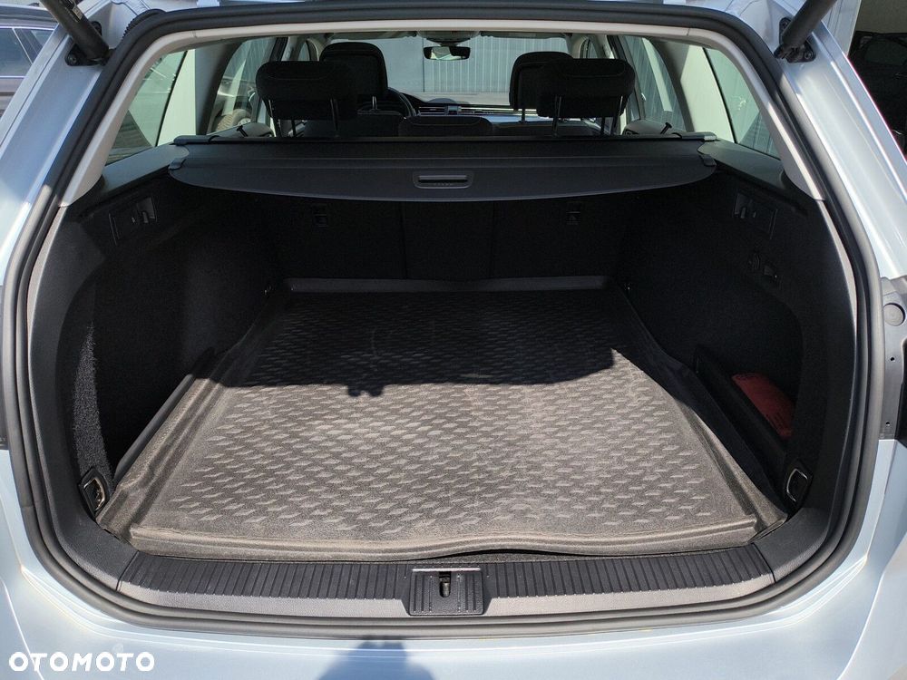 Volkswagen Passat - 13