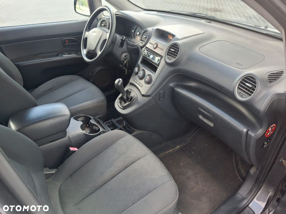 Kia Carens 2.0 EX - 26