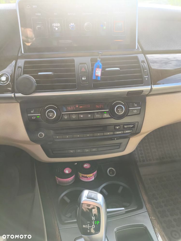 BMW X5 4.8i - 11
