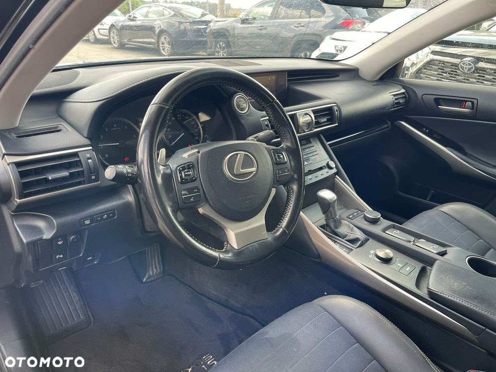Lexus IS 200t / 300 Elegance - 10