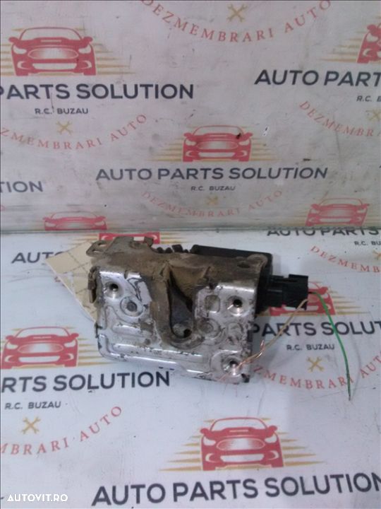 maner exterior usa stanga spate toyota avensis an fabr. 2011 - 1