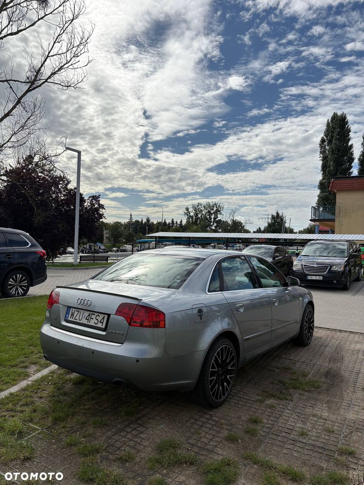 Audi A4 Limousine - 4