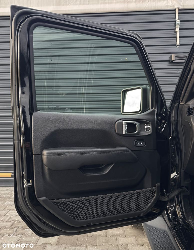 Jeep Wrangler - 13