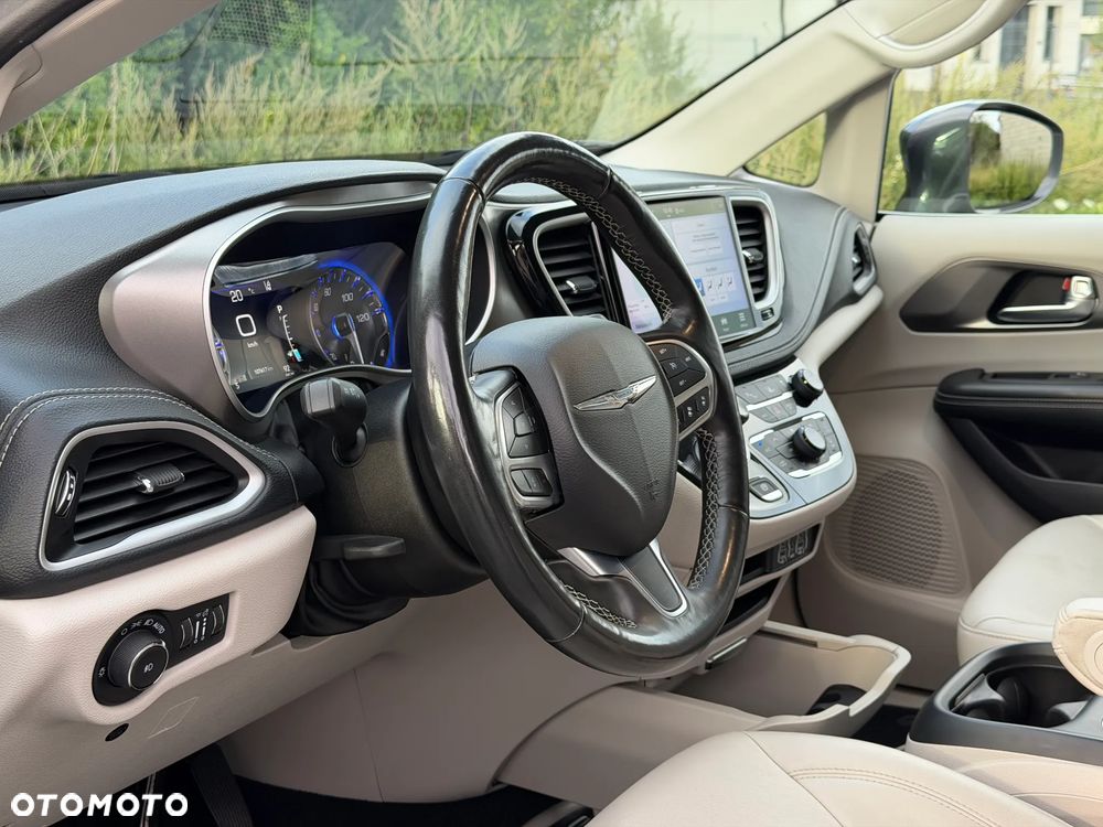 Chrysler Pacifica - 14