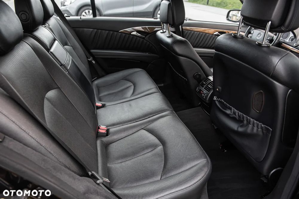 Mercedes-Benz Klasa E 320 CDI 4-Matic Avantgarde - 32