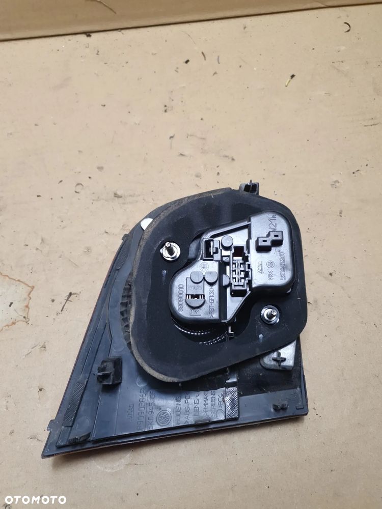 . LAMPA PRAWA W KLAPE VOLKSWAGEN GOLF 6 - 4
