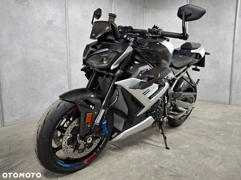 BMW S - 4