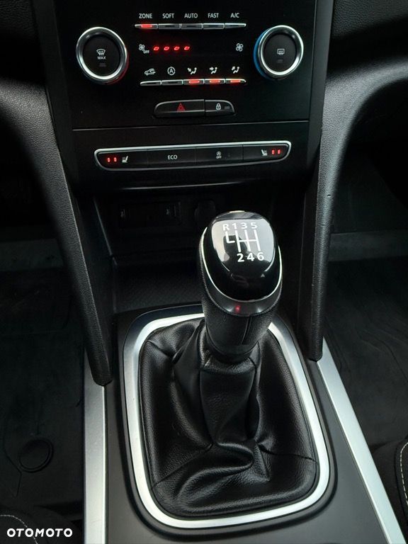 Renault Megane TCe 140 GPF INTENS - 23