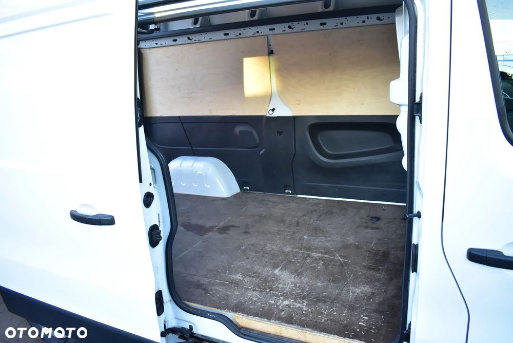 Renault Trafic 1.6 D 145 KM /Blaszak L2H2 / Wysoki ! / Oryginalny przebieg / Sprowadzony z Niemiec ! - 17