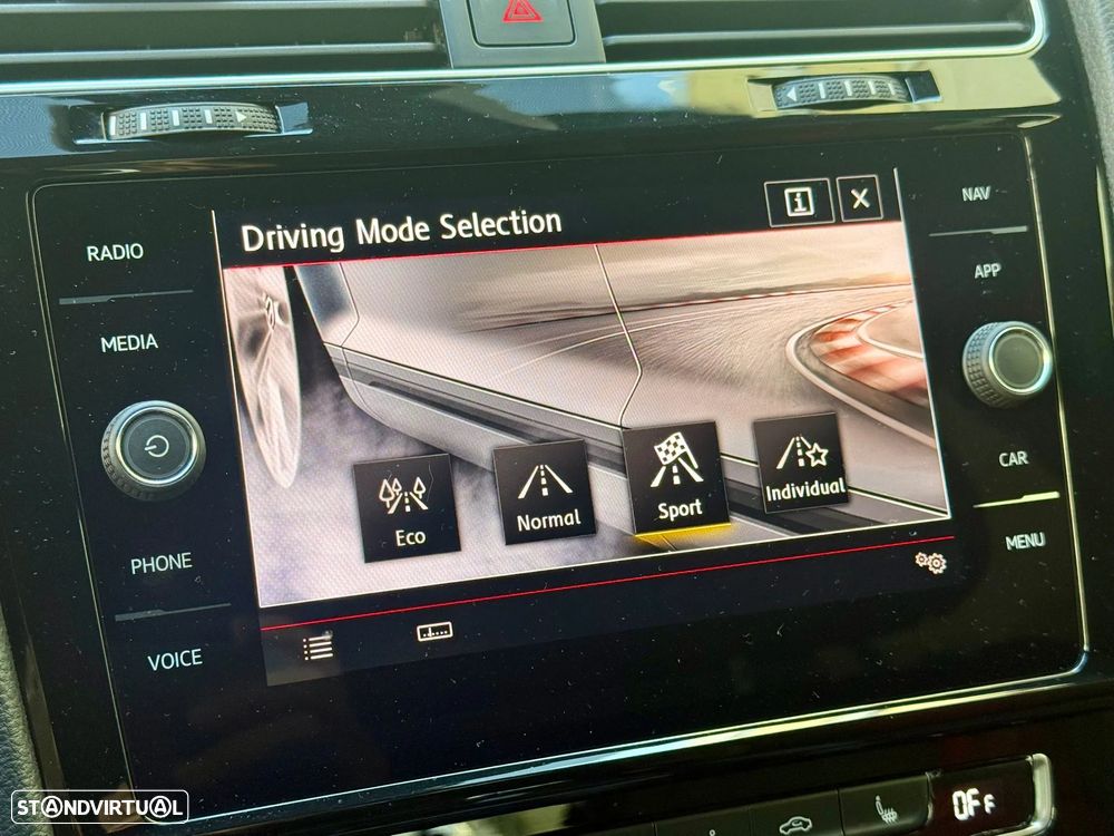 VW Golf GTI TCR 2.0 TSI OPF DSG - 35