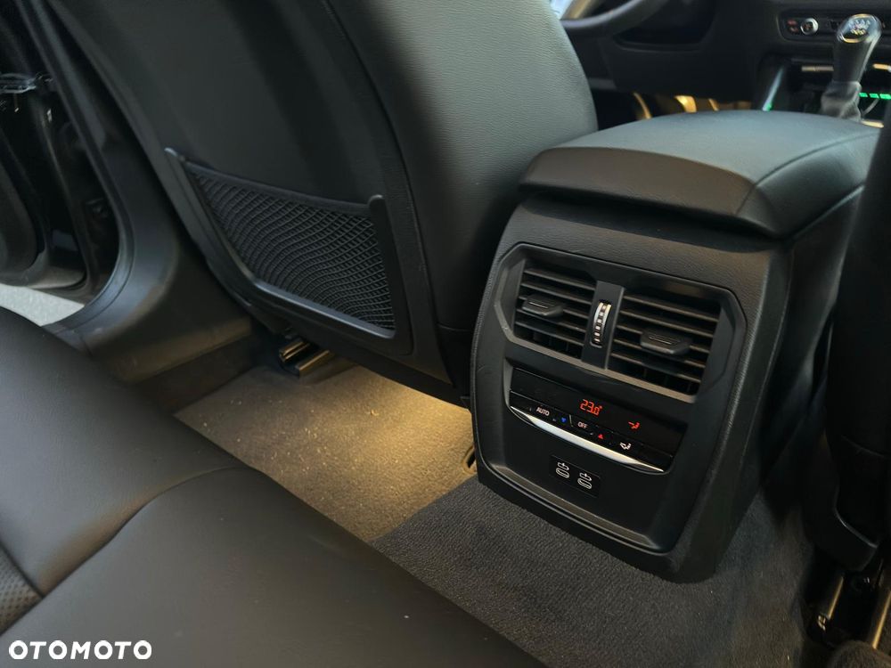 BMW Seria 3 318i M Sport - 22