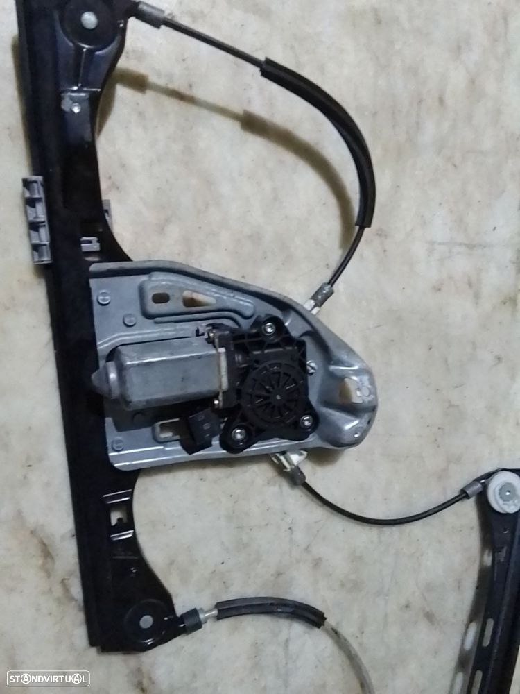 Elevador Frente Esq Mercedes-Benz C-Class (W203) - 2