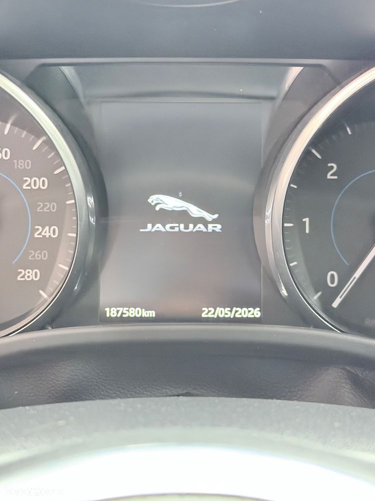 Jaguar XE 2.0 D AWD R-Sport - 26