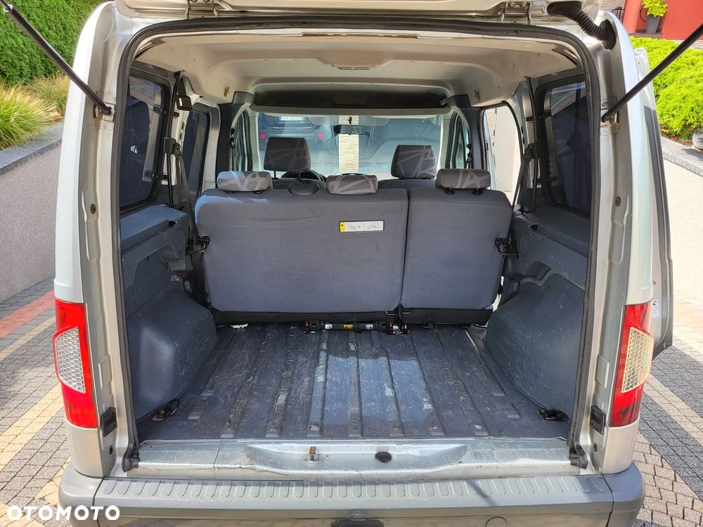 Ford Tourneo Connect - 14
