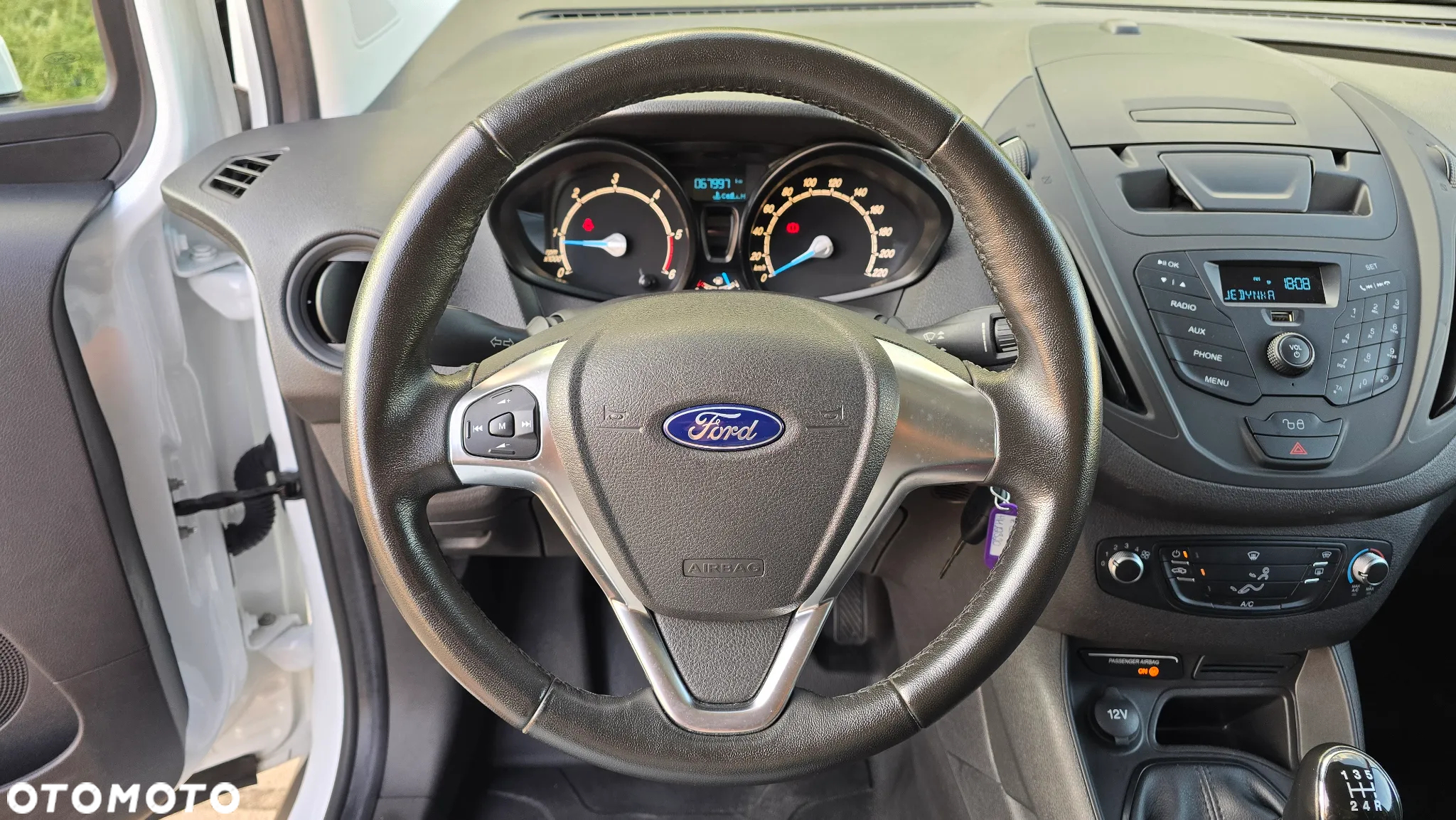 Ford Transit Courier - 11