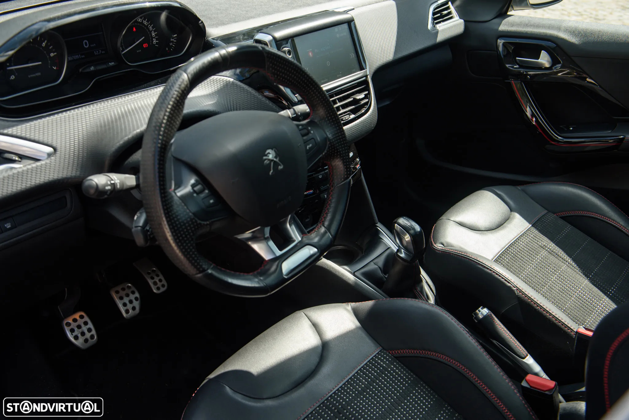Peugeot 208 1.2 PureTech GT Line - 24