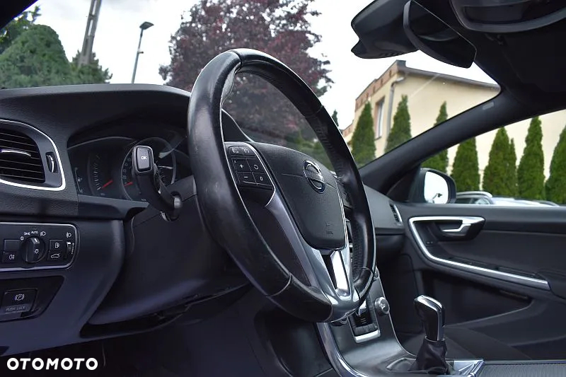 Volvo V60 D4 Momentum - 11