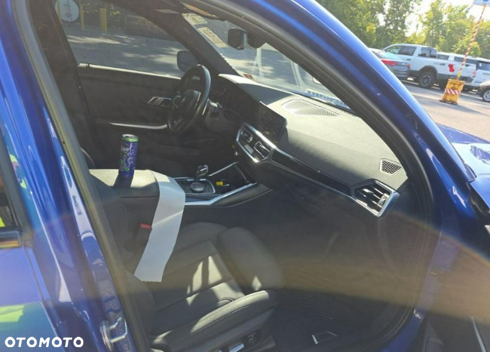 BMW Seria 3 330i xDrive M Sport - 10