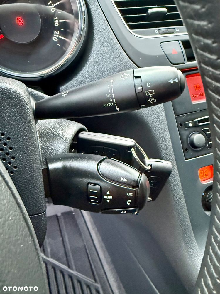 Peugeot 5008 1.6 HDi Family 7os - 32