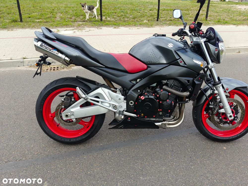 Suzuki GSR - 6