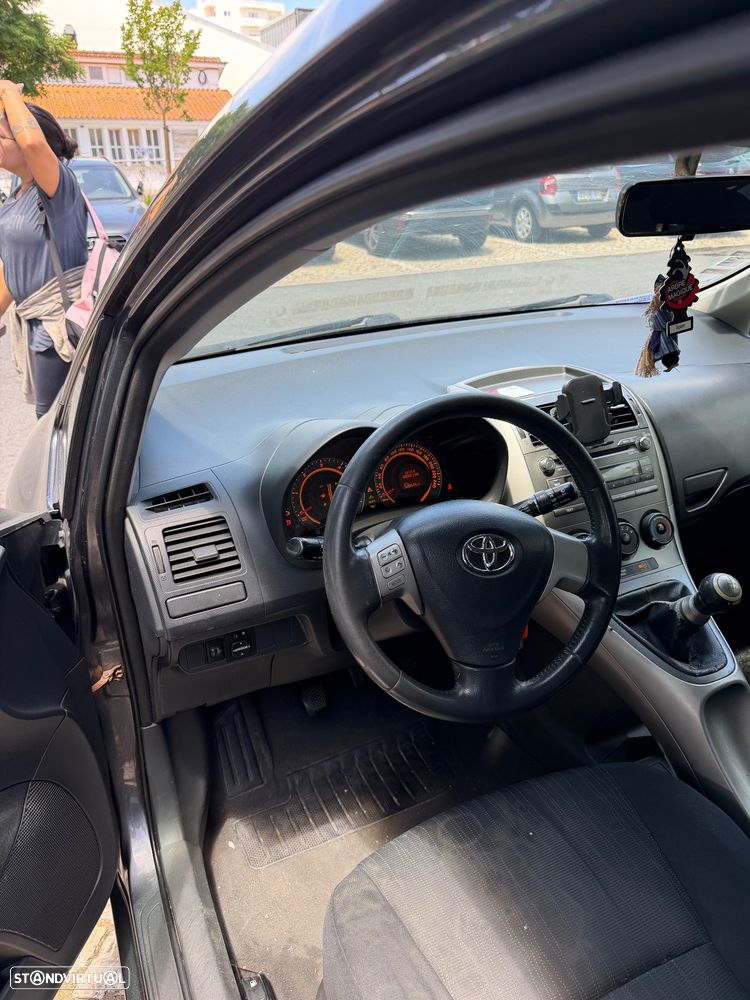 Toyota Auris 1.4 D-4D - 5