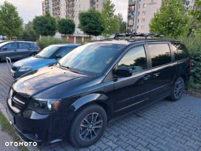Dodge Grand Caravan - 2
