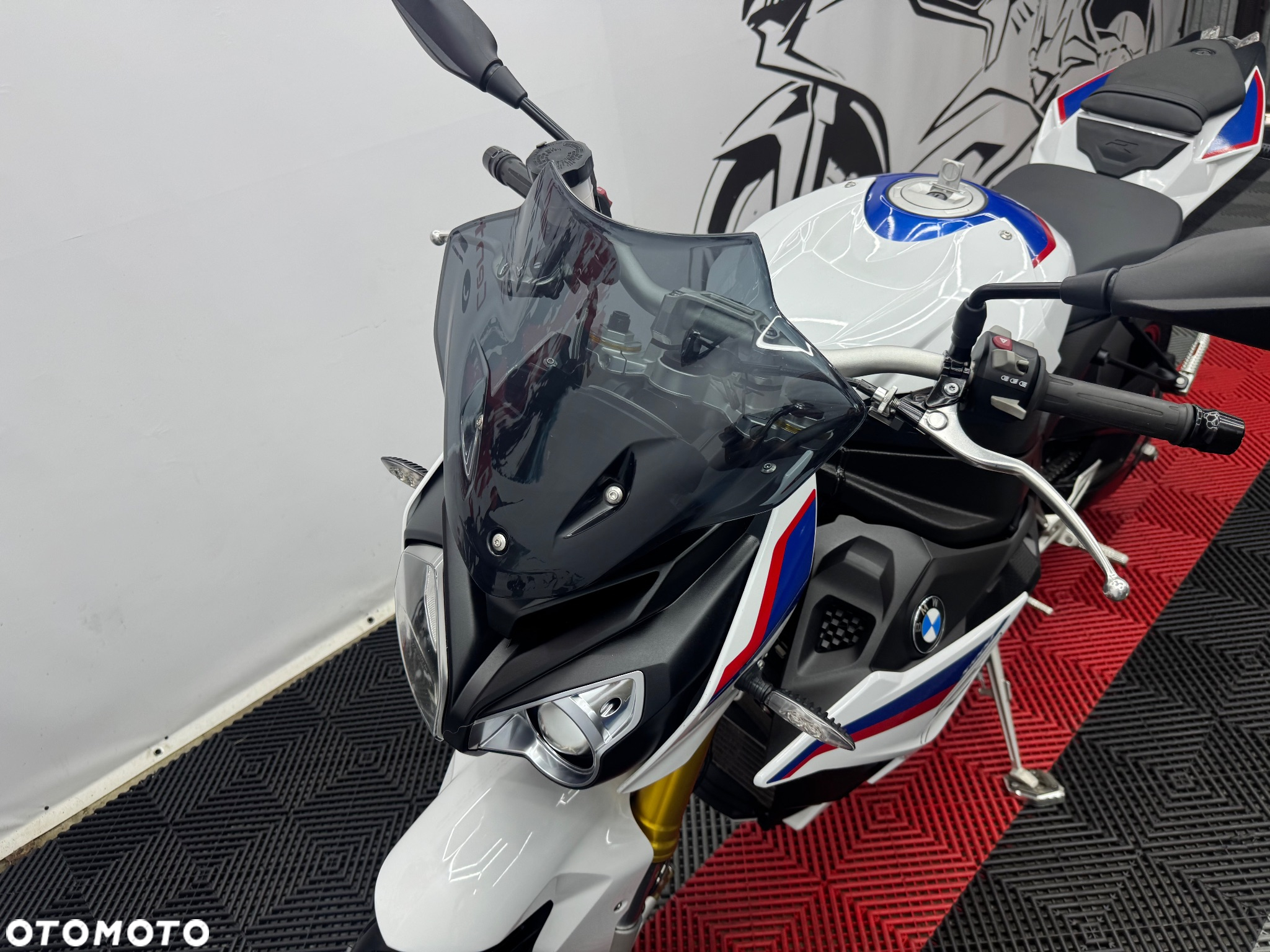BMW S - 10