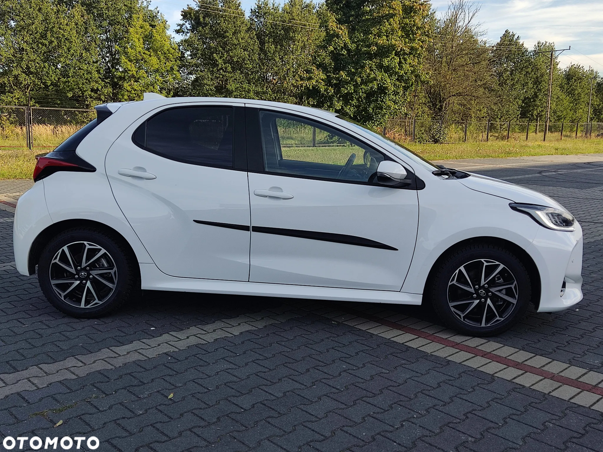Toyota Yaris Hybrid 1.5 Executive - 11