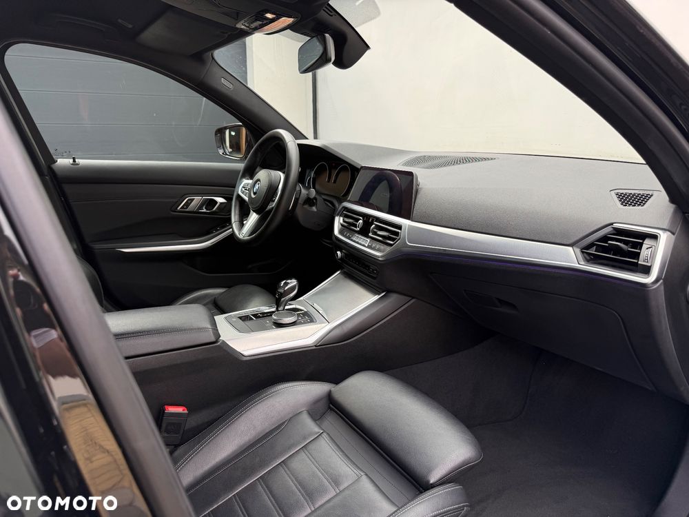 BMW Seria 3 320d M Sport - 23