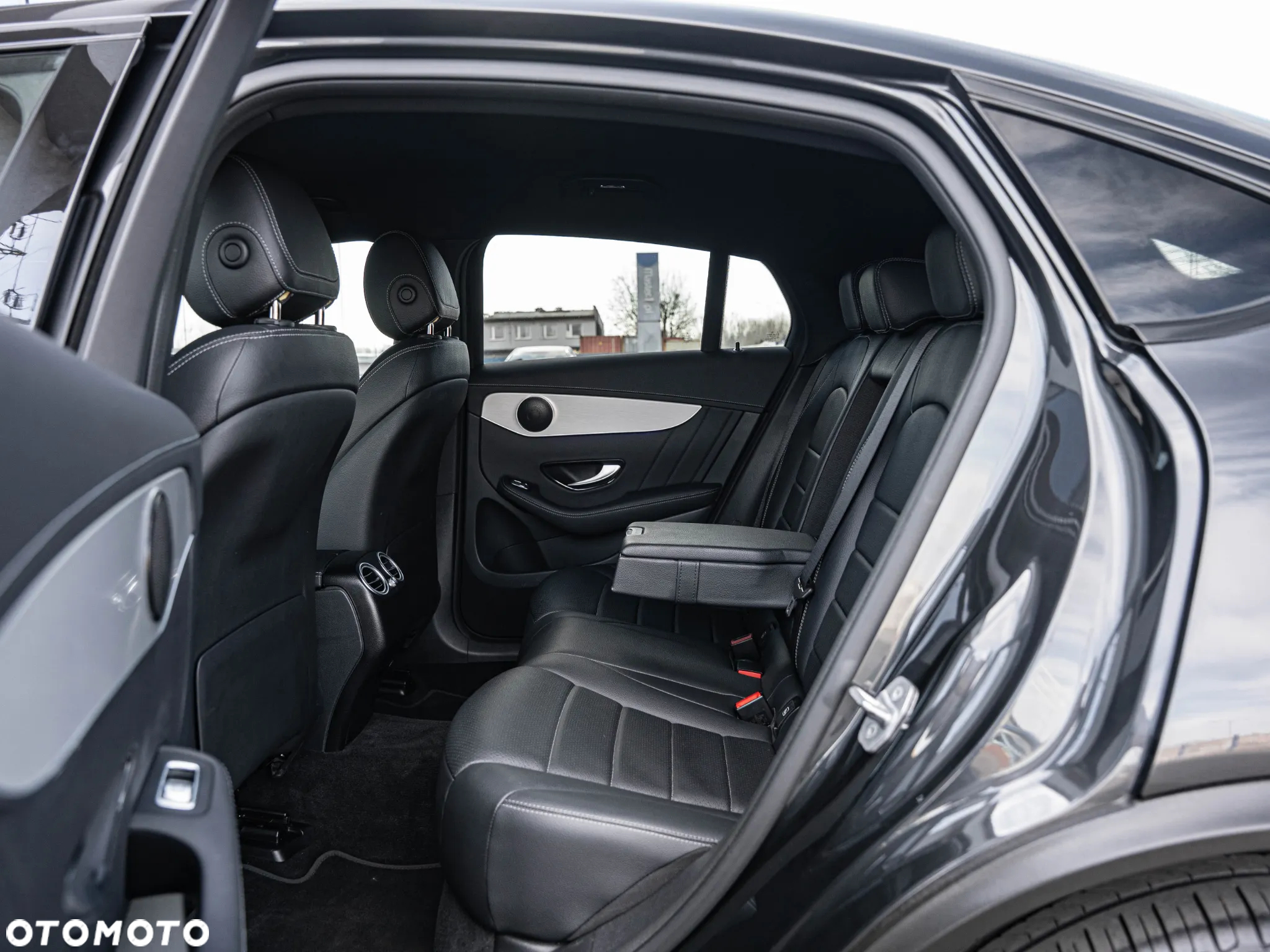 Mercedes-Benz GLC 200 d 4Matic 9G-TRONIC AMG Line Plus - 30