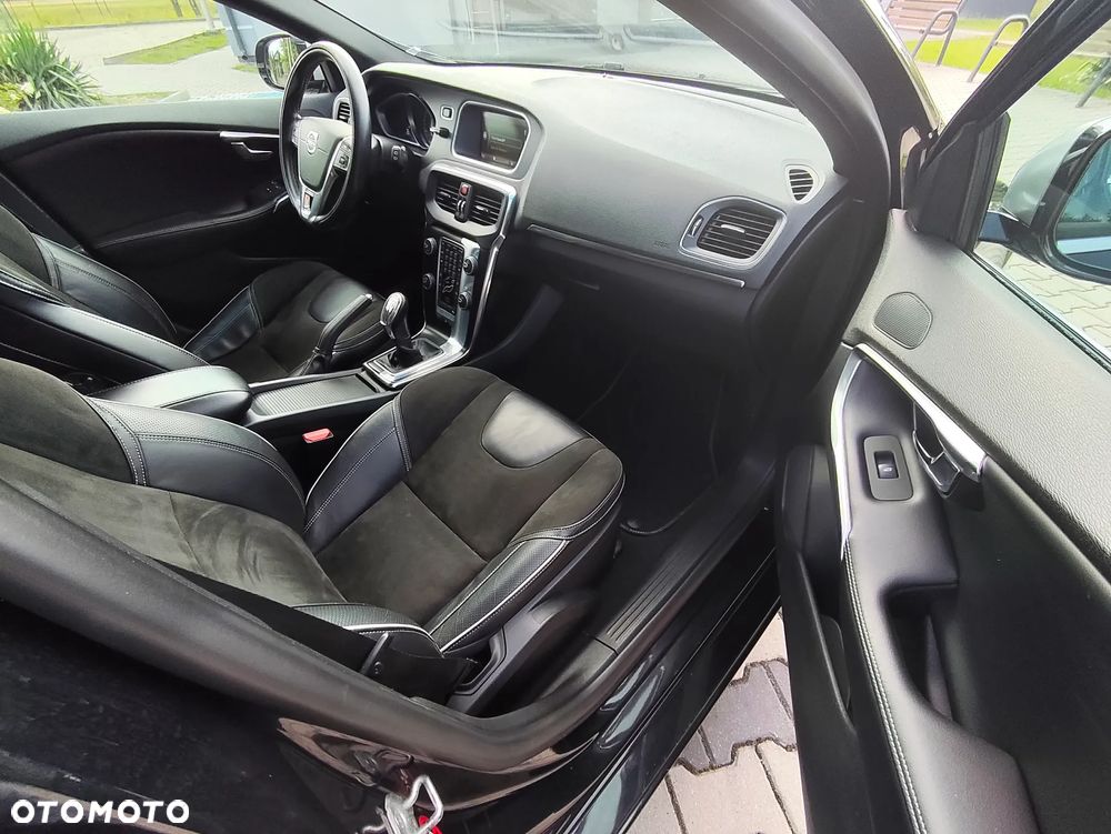 Volvo V40 D2 R Design - 17