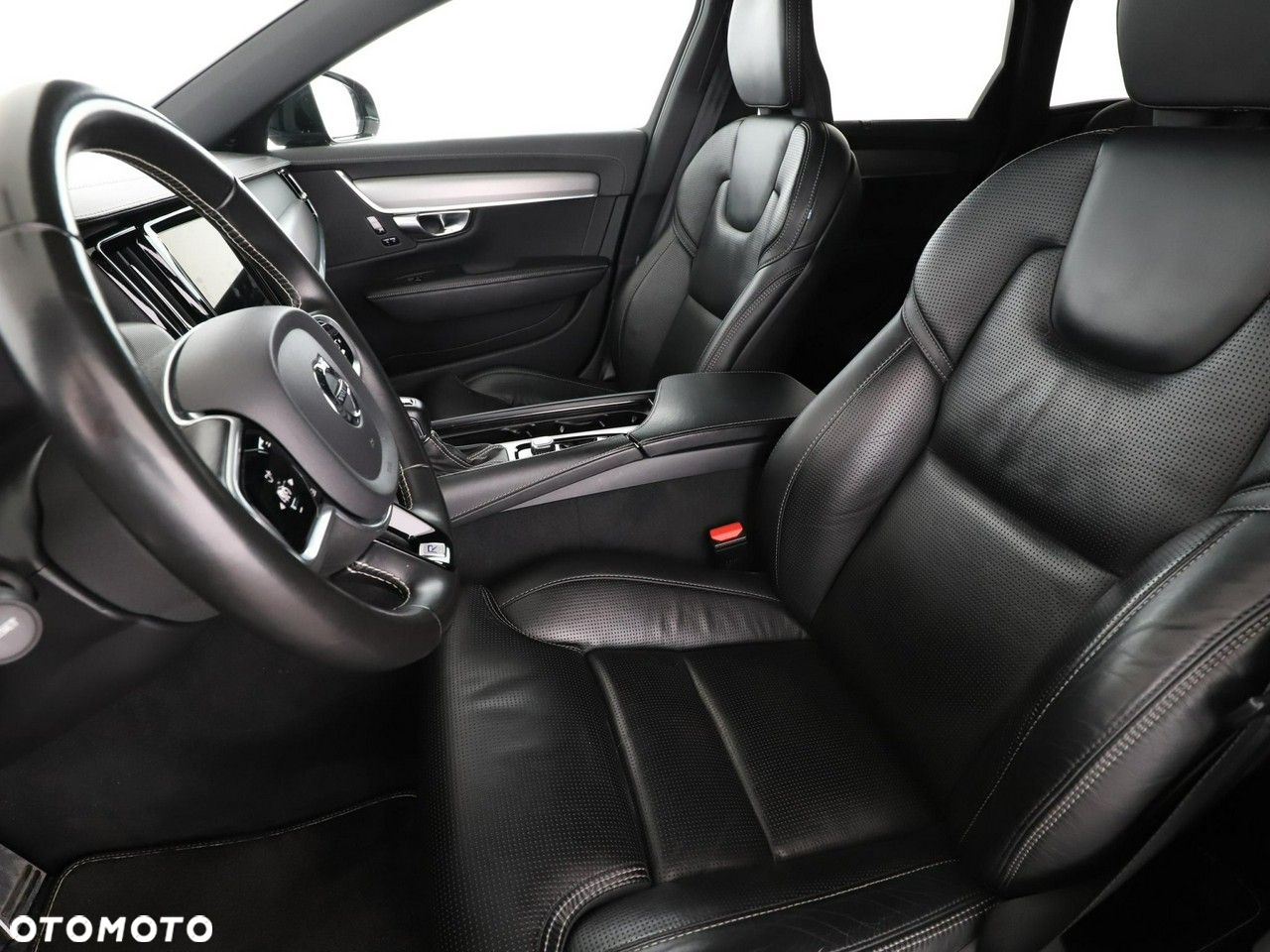 Volvo V90 D4 R-Design - 13