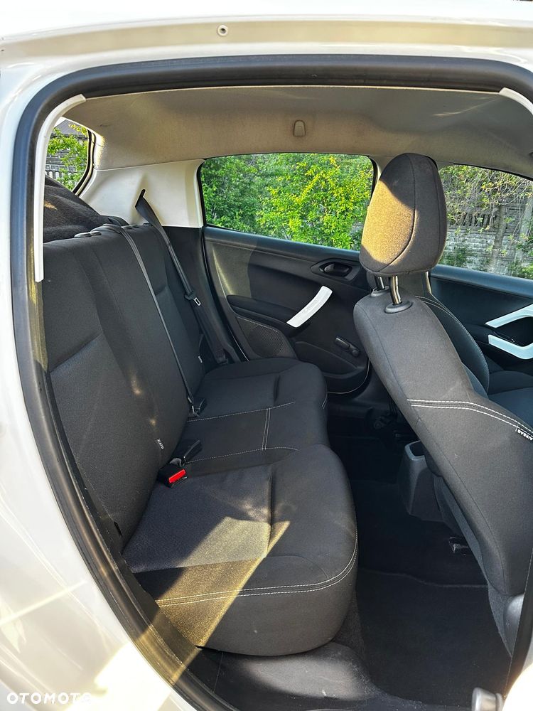 Peugeot 208 - 14