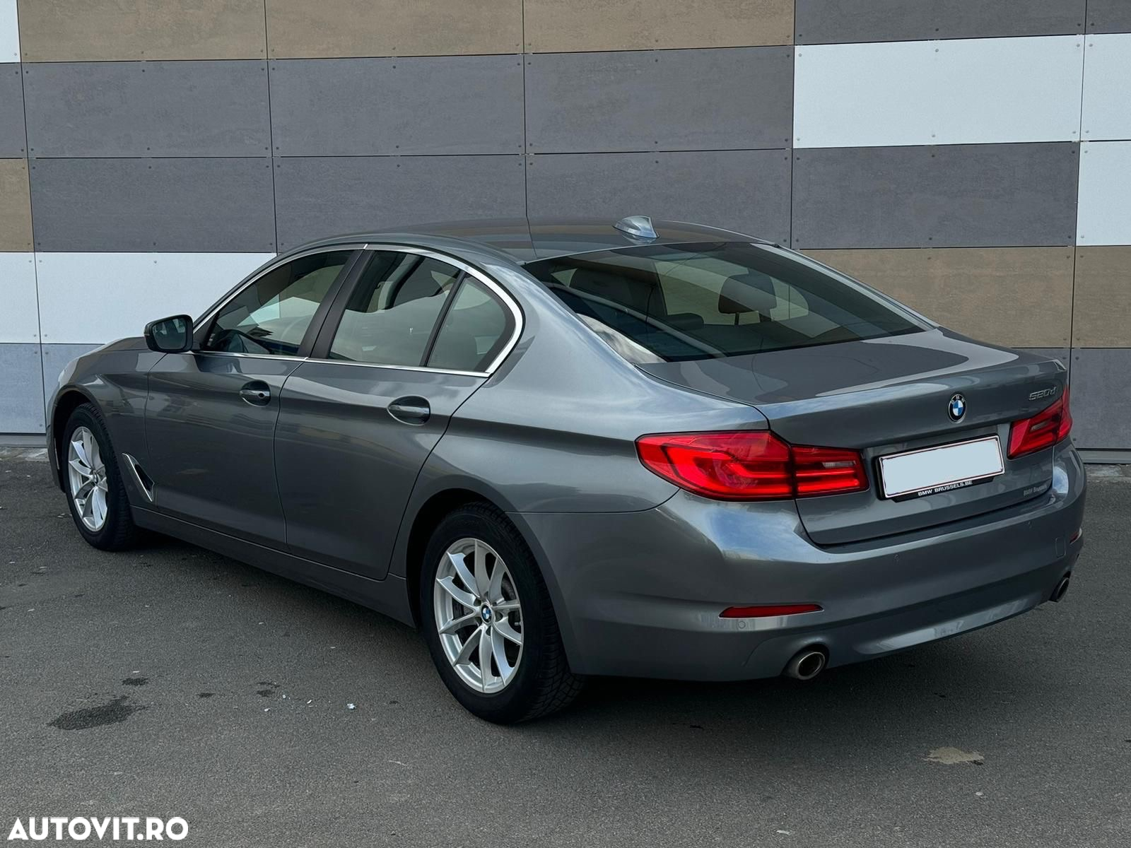 BMW Seria 5 520d Sport Line - 4