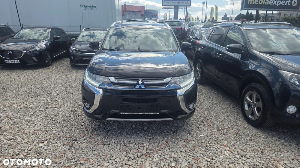 Mitsubishi Outlander - 2